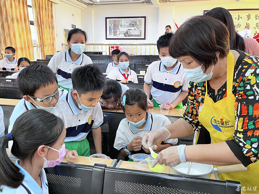 弘扬劳模精神争当时代先锋番禺区沙湾京兆小学学子与全国劳动模范零